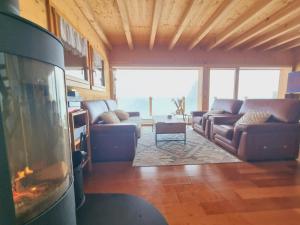 Imagine din galeria proprietății Chalet de charme -vue magnifique în Chamoson