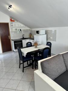 a kitchen and living room with a table and chairs at Apartment Vujic in Vir