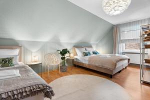 a bedroom with two beds and a window at JOOYFUL STAYS Cozy Home in Kevelaer