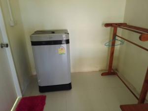 a trash can in the corner of a room at Pitt Bungalow in Ko Lanta