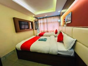 Letto o letti in una camera di Hotel Shraddha Palace