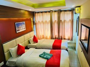 Letto o letti in una camera di Hotel Shraddha Palace