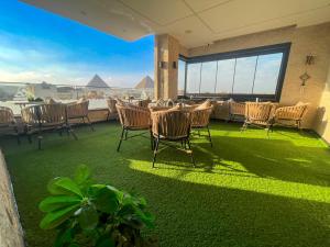 Un lugar para sentarse en Royal Pyramids View Inn