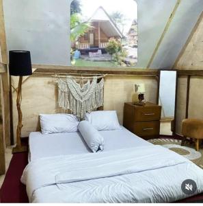 Postel nebo postele na pokoji v ubytování Resort Saung Pakis Bogor