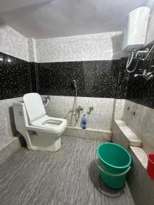 Koupelna v ubytování Khatu Shyam Guest House + 22 fotografií
