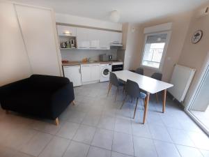 Dapur atau dapur kecil di Le 18 - Apt 2 Personnes, avec terrasse
