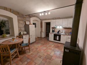 a kitchen with a table and a stove in it at Ferienwohnung "WILLI" in Hohnstein