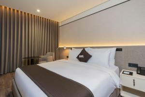 DDK Collection Hotel客房内的一张或多张床位