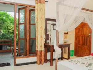 Postel nebo postele na pokoji v ubytování Canggu Surf Hotel