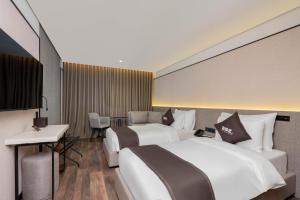 DDK Collection Hotel客房内的一张或多张床位