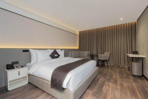 DDK Collection Hotel客房内的一张或多张床位