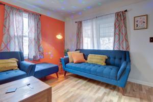 Istumisnurk majutusasutuses Pet Friendly, Nintendo, WALK Downtown, Fire Pit & BBQ