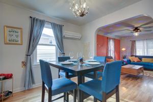 Istumisnurk majutusasutuses Pet Friendly, Nintendo, WALK Downtown, Fire Pit & BBQ