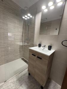 a bathroom with a sink and a shower at Apartamentos La Laguna II in Los Alcázares