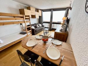 Η κουζίνα ή μικρή κουζίνα στο Studio cosy entrée les Evons Résidence Le BRELIN +11 φωτογραφίες