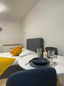 a table with a plate of food on top of a bed at Luxury Apartments Kamienna Góra in Kamienna Góra