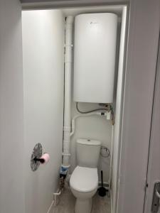 a small bathroom with a toilet and pipes at Studio Tezoto in Briançon