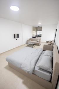 Ένα ή περισσότερα κρεβάτια σε δωμάτιο στο The yard