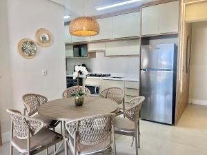 Kuchyň nebo kuchyňský kout v ubytování Piscina no condominio! Apto em Palmas! OJ04I