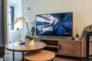 Televisyen dan/atau pusat hiburan di The Hideaway Hub