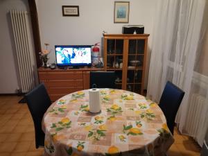 TV a/nebo společenská místnost v ubytování Camera in appartamento