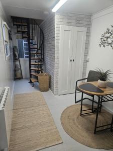 Ruang duduk di Moun Bolton Cabin 'Chester'