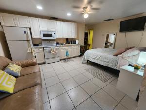 a living room with a bed and a kitchen at The Sunset Bungalow in Naples