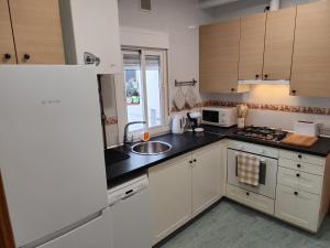 Kuchyň nebo kuchyňský kout v ubytování Cozy Apartment in the heart of Madrid