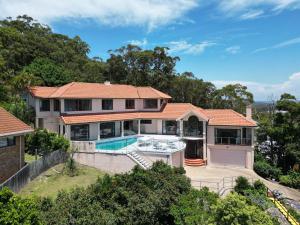 Bazén v ubytování Panoramic Oceanview Manor nebo v jeho okolí