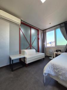 Postel nebo postele na pokoji v ubytování Haruae hotel