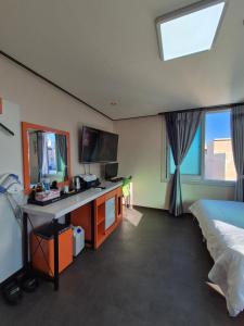 Postel nebo postele na pokoji v ubytování Haruae hotel