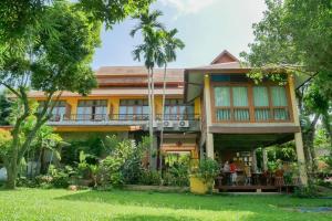 O grădină în afara AuangKham Resort