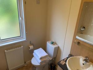 オトリーにあるLilac Lodge Retreat for 6 Set in One Acre of Landのギャラリーの写真