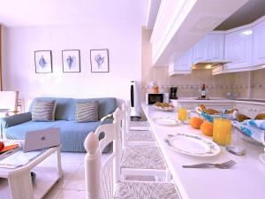 Η κουζίνα ή μικρή κουζίνα στο Tropicalidays Mar Relax Las Galletas