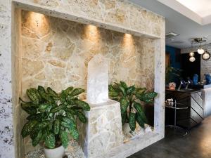 Lobbyen eller receptionen på Hotel 385