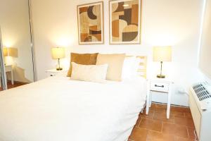 Postel nebo postele na pokoji v ubytování High Rise Beachfront condo With Panoramic Views + 11 fotografií
