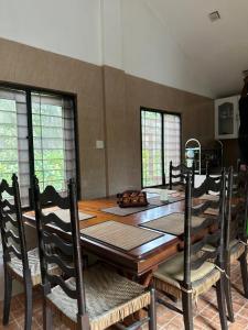Ruang duduk di Tipsy Ceylon