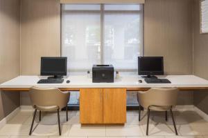 TV a/nebo společenská místnost v ubytování SpringHill Suites Austin Round Rock