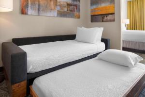Postel nebo postele na pokoji v ubytování SpringHill Suites Austin Round Rock