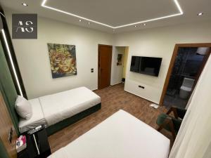 TV a/nebo společenská místnost v ubytování Elite Boutique Hotel