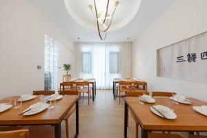 Restavracija oz. druge možnosti za prehrano v nastanitvi Phoenix Ancient City Courtyard Hotel凤凰古城庭院酒店