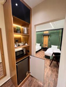 a small room with a kitchen and a bedroom at Elite Boutique Hotel in Cairo