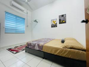 Ένα ή περισσότερα κρεβάτια σε δωμάτιο στο Al Ghazali Homestay