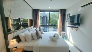 TV o dispositivi per l'intrattenimento presso B506-top Floor Pool View 1 Br At Ao Nang Beach