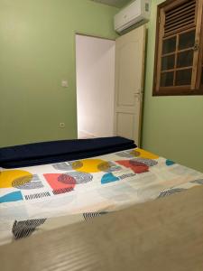 Una cama o camas en una habitación de KaZ-a-RoRo