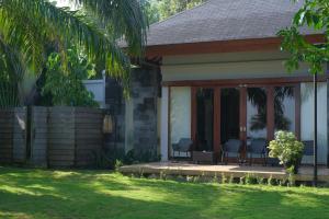 Taman di luar Abhayagiri - Sumberwatu Heritage Resort