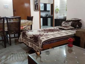 Un pat sau paturi într-o cameră la One bhk Villa Home stay