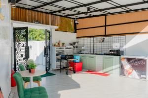 Η κουζίνα ή μικρή κουζίνα στο Space Water House พูลวิลล่าครอบครัว