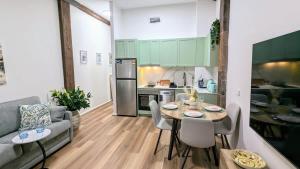 a kitchen and a living room with a table and chairs at Luxe suite in Darling Harbour with pool, sauna & gym - ICC 300m in Sydney