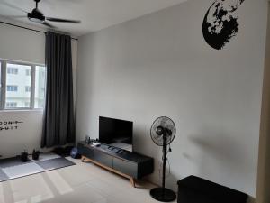 a living room with a fan and a white wall at Jalil homestay by MyPOCKETT in Kampong Bohol